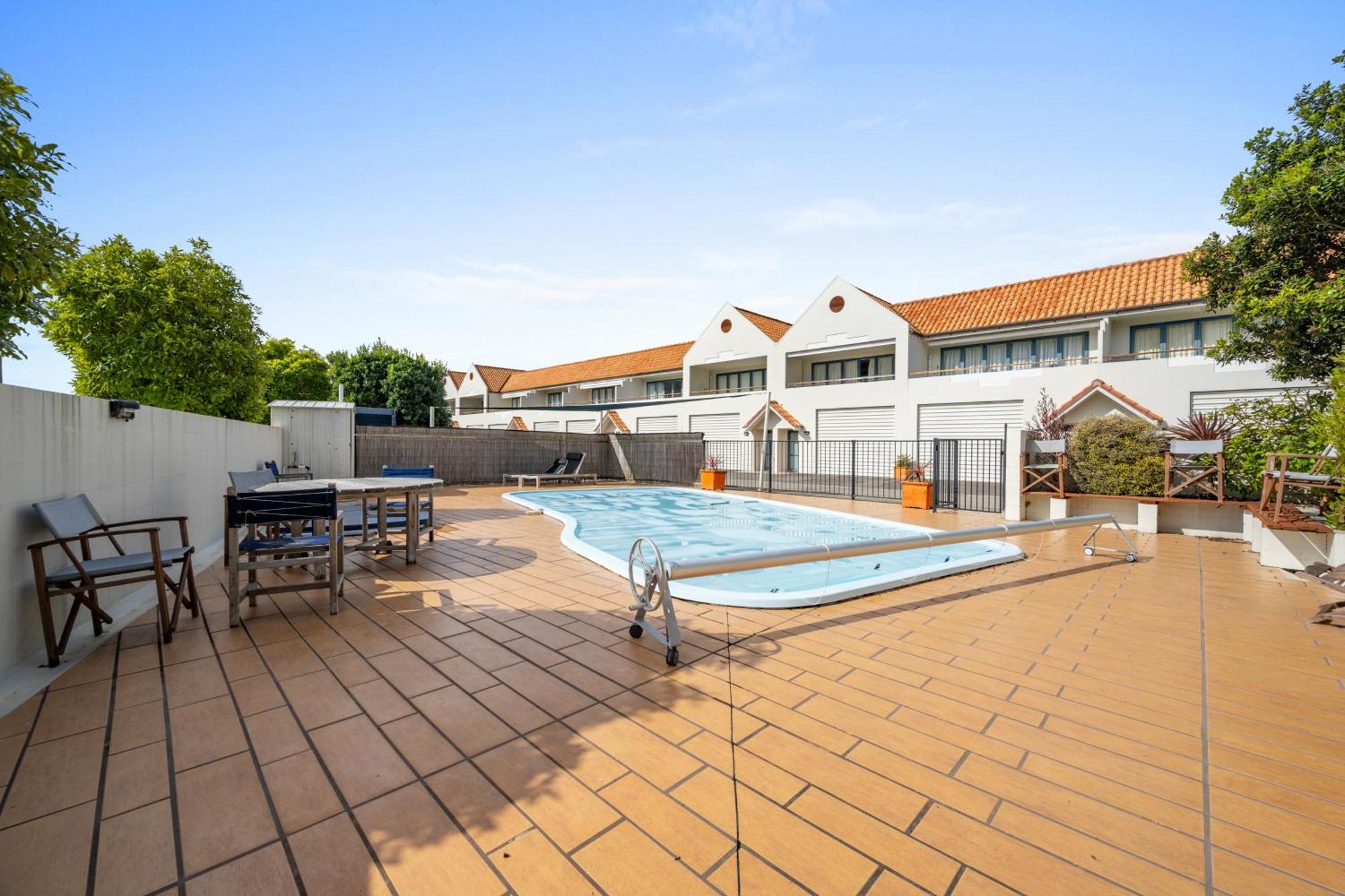 Unit 8 Waterfront Apartment *